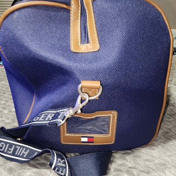 Tommy Hilfiger Duffel Bag - Picture 4 of 9